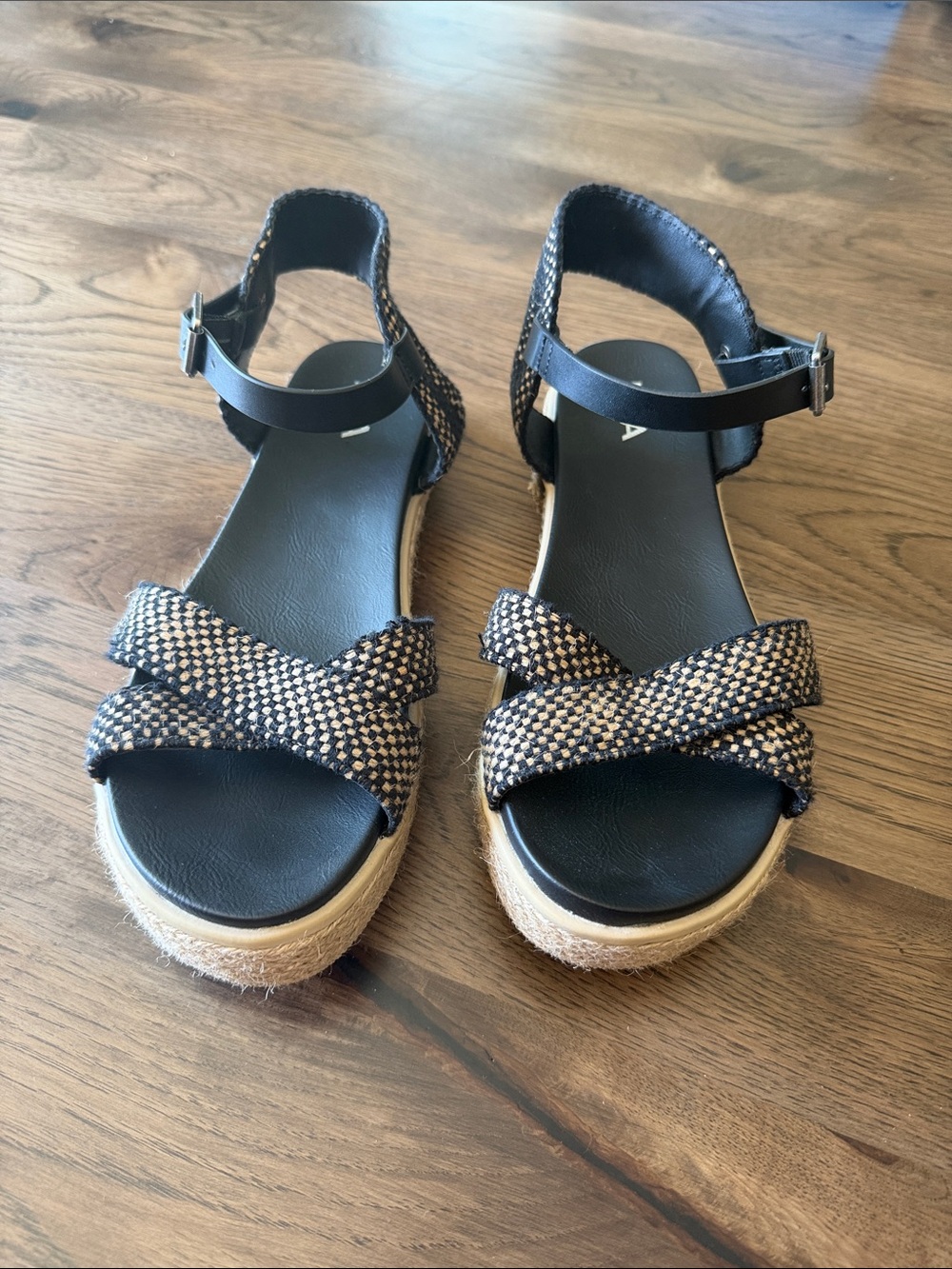 MIA Women's 10 Black and Tan Platform Sandels